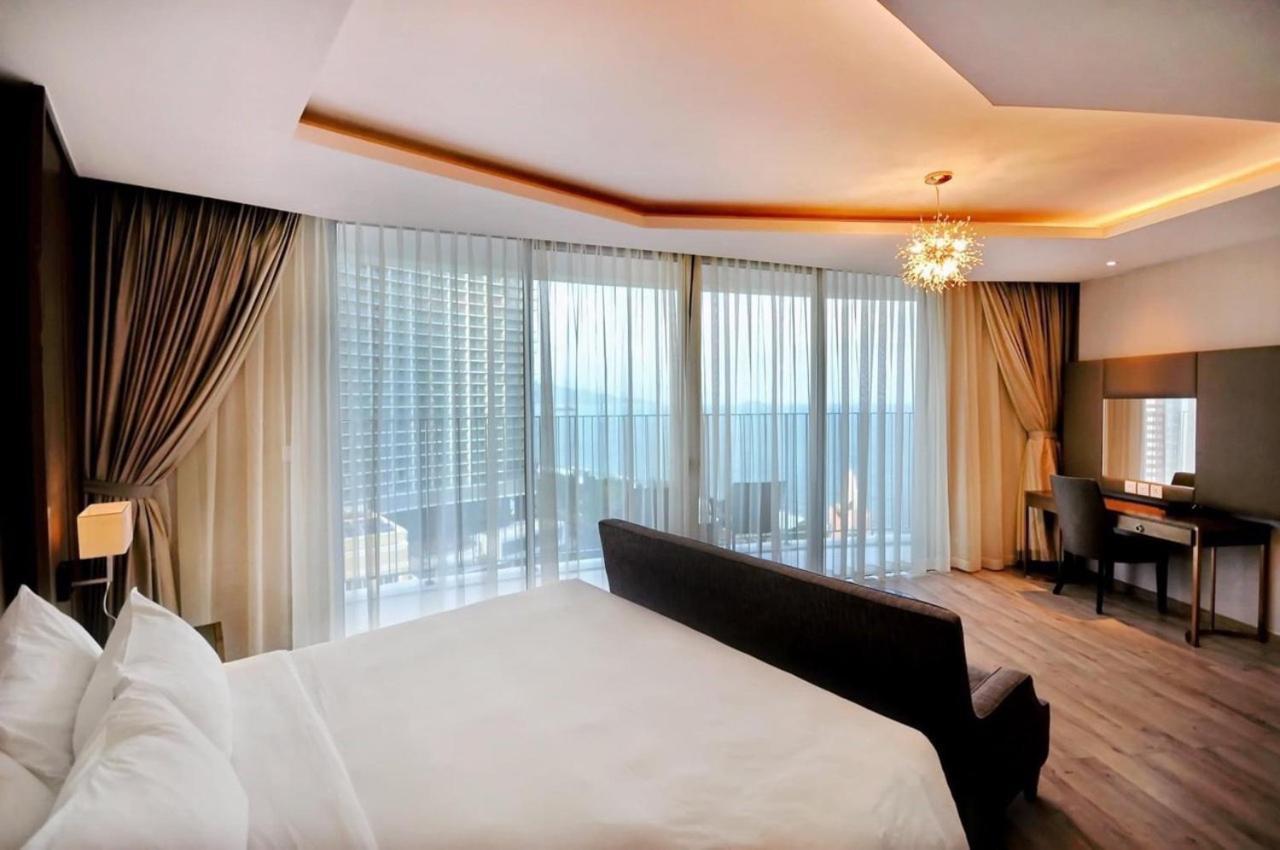 Panorama Beachfront Nha Trang Esterno foto
