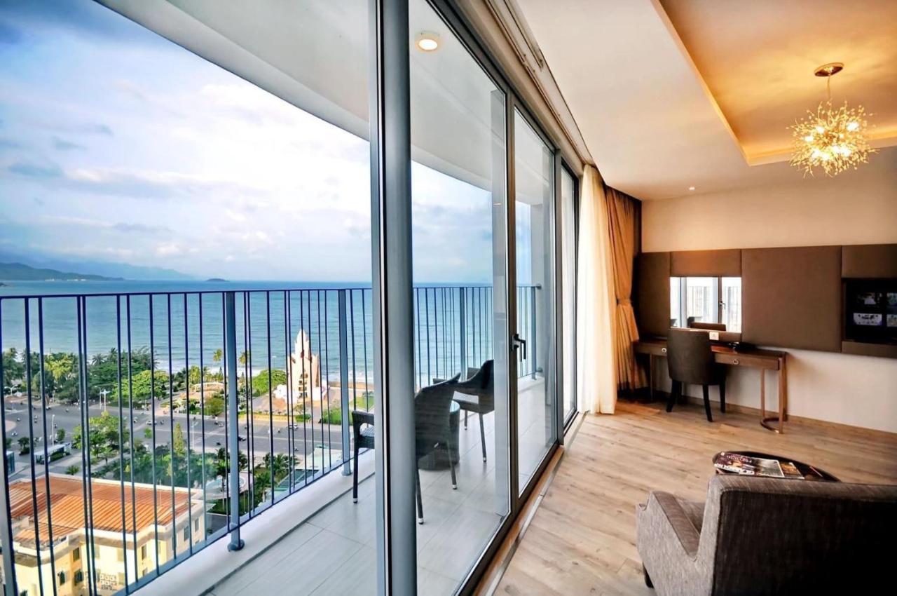 Panorama Beachfront Nha Trang Esterno foto